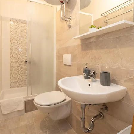 Bose * Макарська