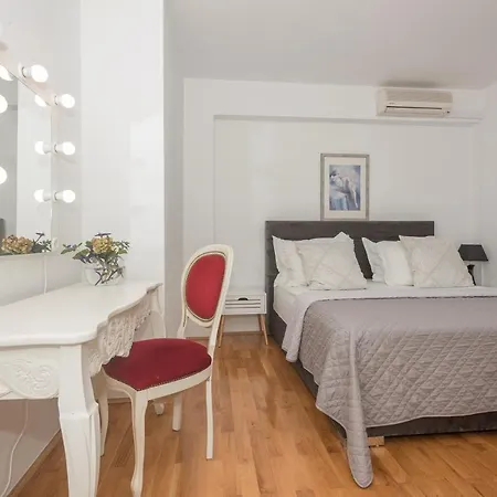 Bose * Макарська