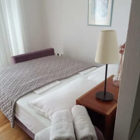 Bose * Макарська