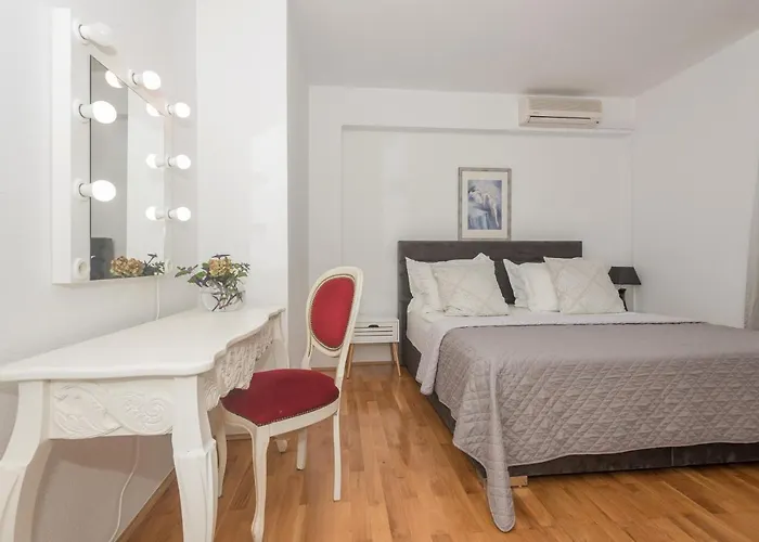 Bose * Макарська